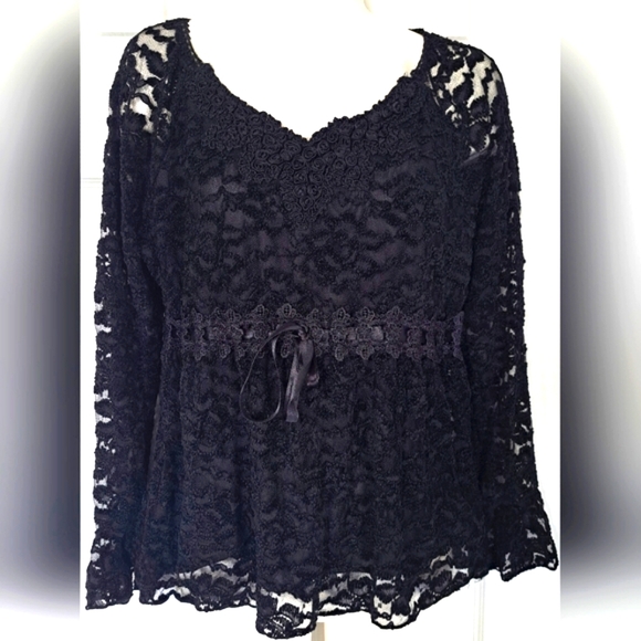 Italian Tempation Black Lace Top - Picture 1 of 9